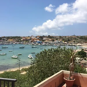 Il Veliero Blu Sul Porto Lampedusa